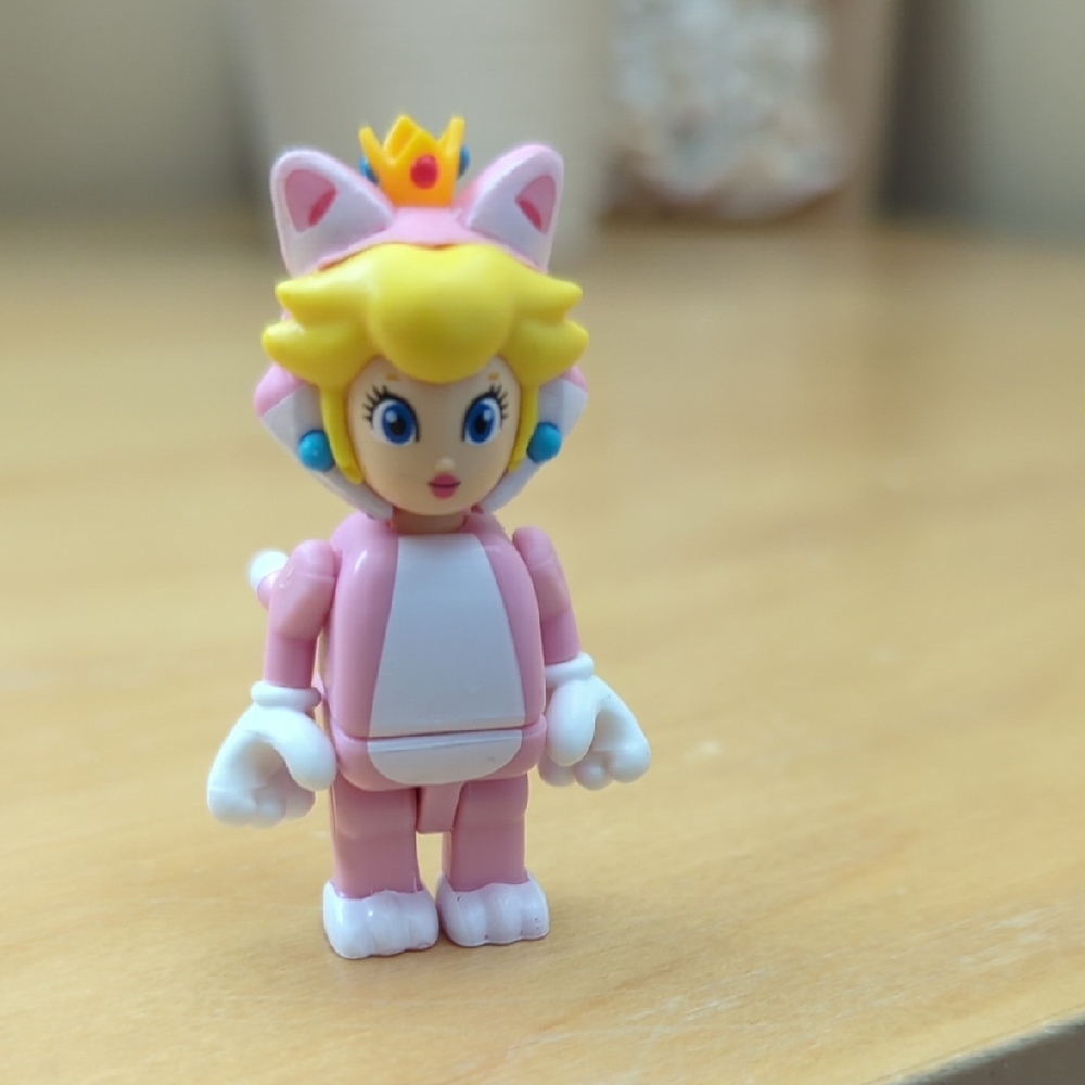 Nintendo Mario Kart K'nex Princess Peach Pink Cat Costume Toy Figure